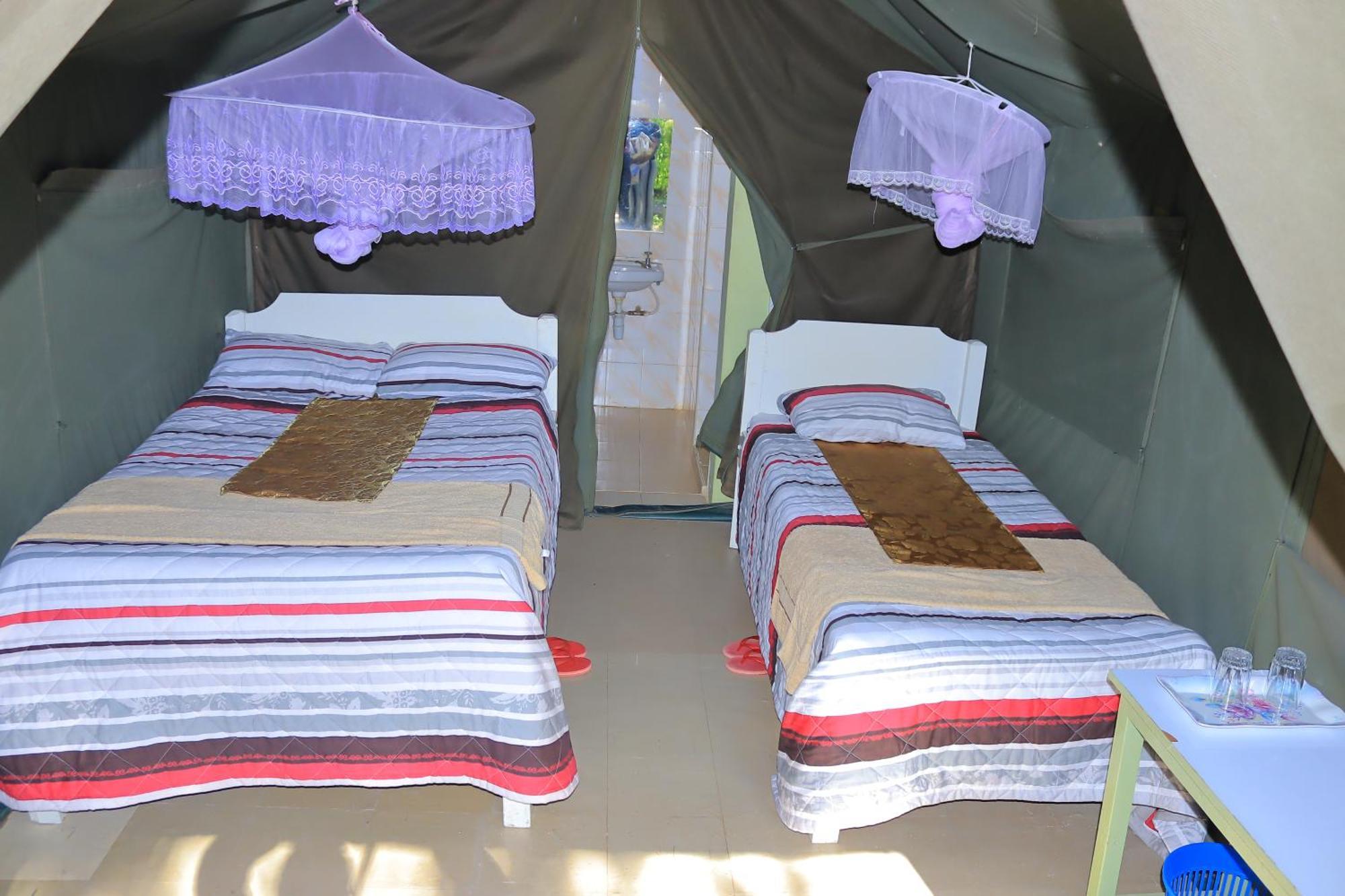 Hotel Rhino Tourist Camp Ololaimutiek Exterior foto